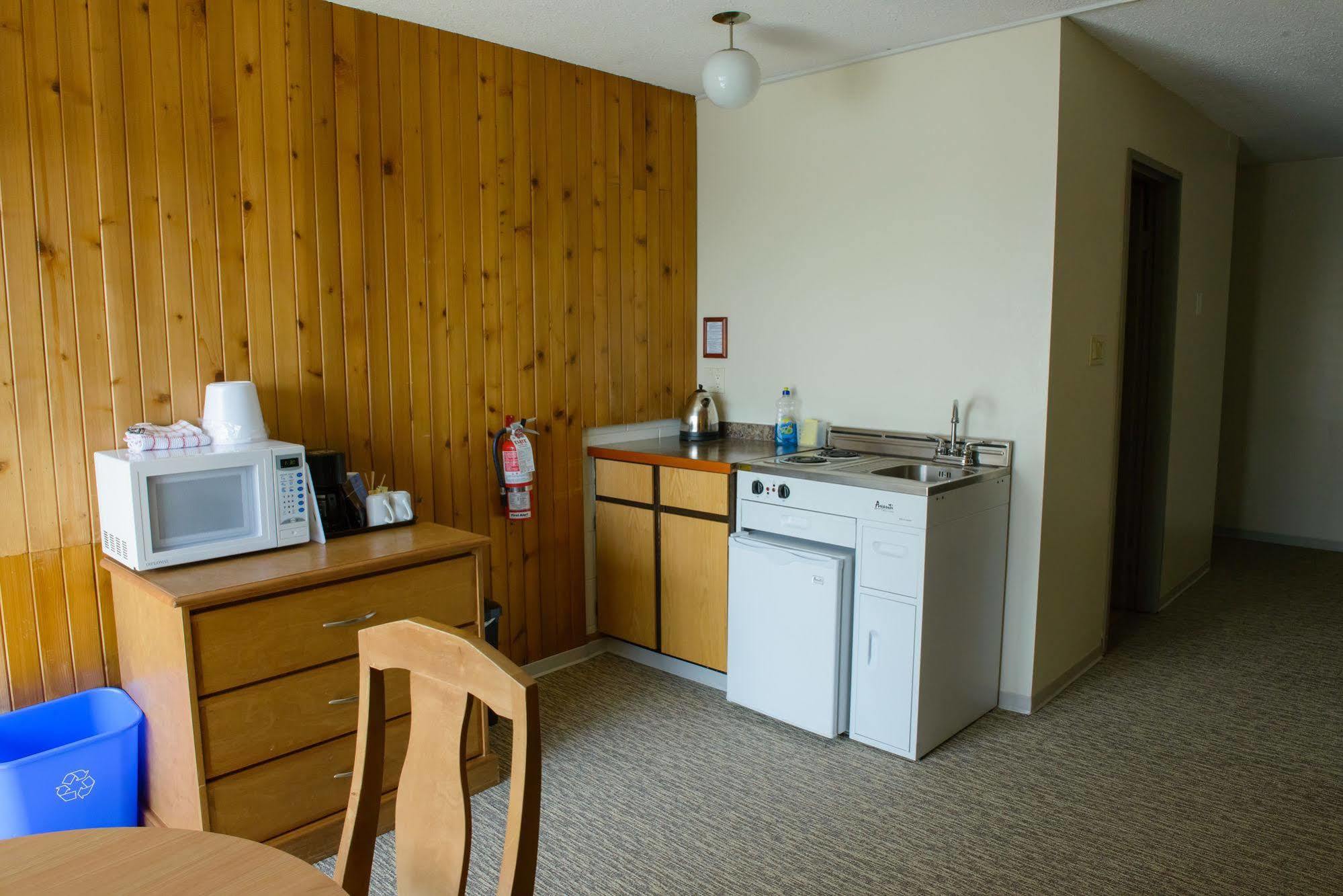 Driftwood Inn Сешелт Екстериор снимка