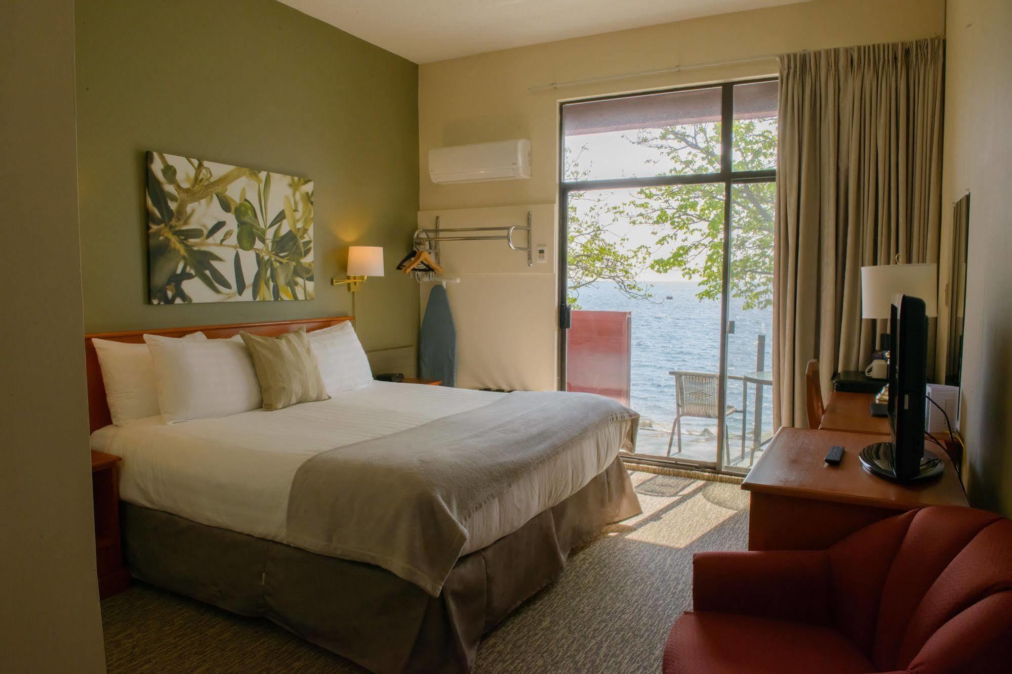 Driftwood Inn Сешелт Екстериор снимка