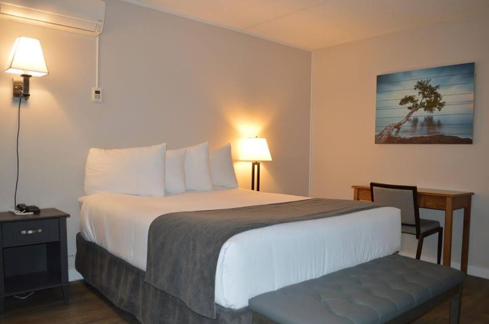 Driftwood Inn Сешелт Екстериор снимка