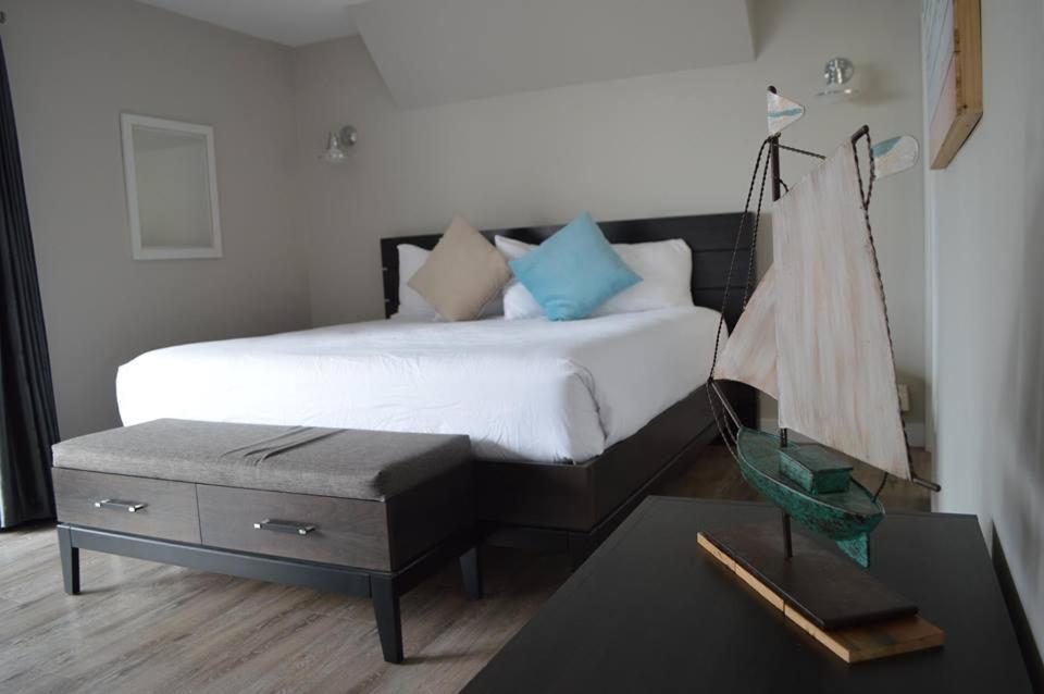Driftwood Inn Сешелт Екстериор снимка